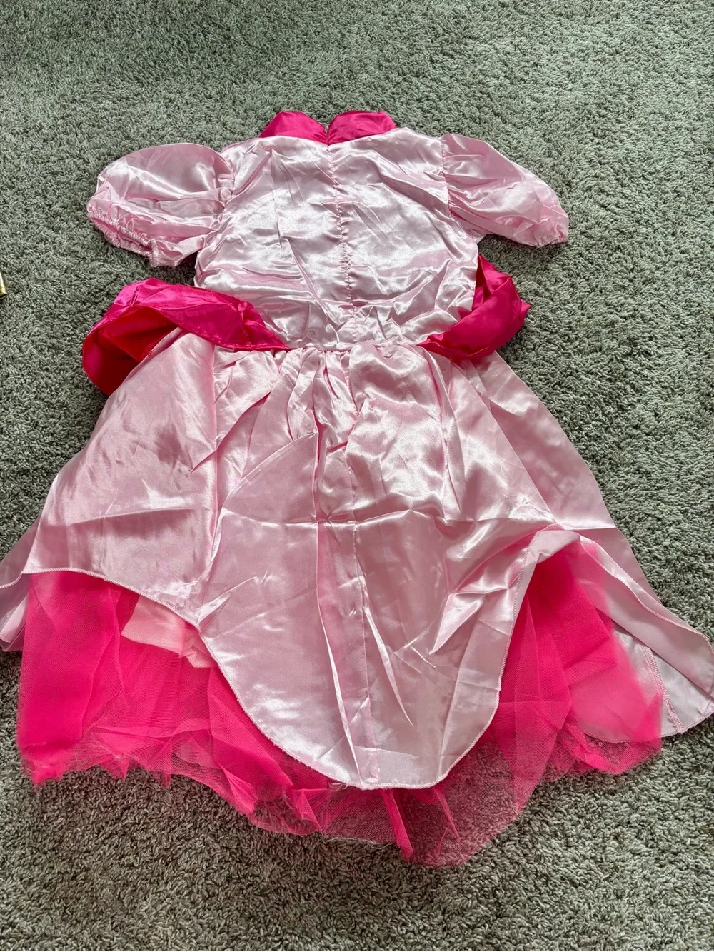NIP Princess Peach Costume with Crown & Jewel Pin - Size 130